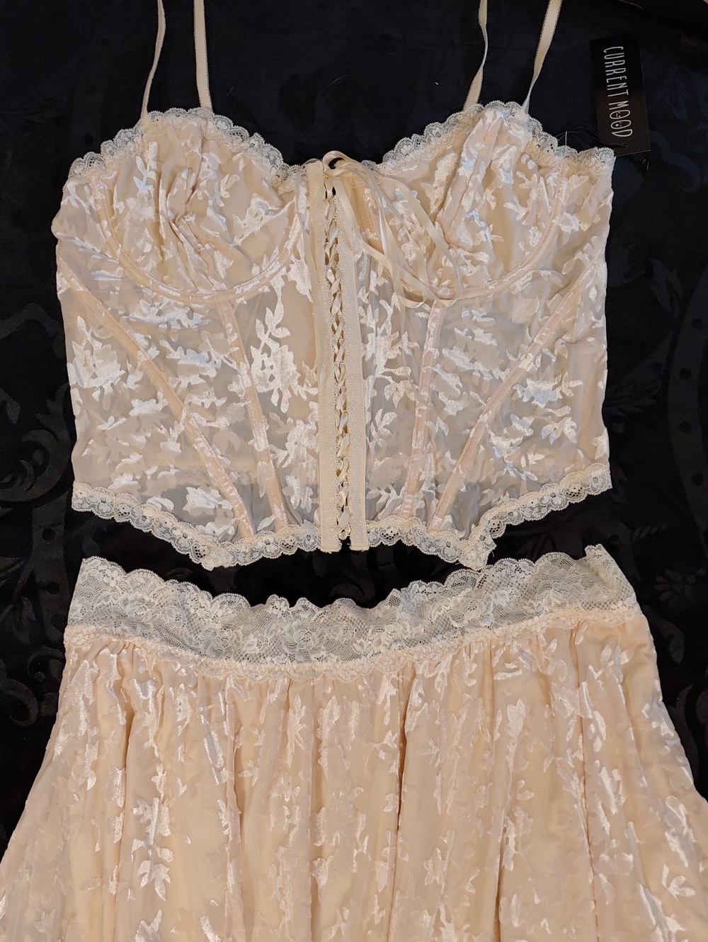 DOLLSKILL Current Mood 1X Cream Lace Bustier and Skirt Two-Piece Set